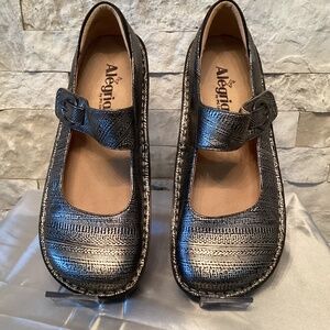 Alegria Paloma Mary Jane